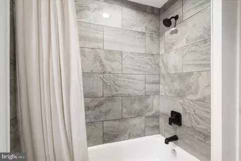 Bath - 908 Lenton Ave, Baltimore, MD 21212 photo 2 of 6
