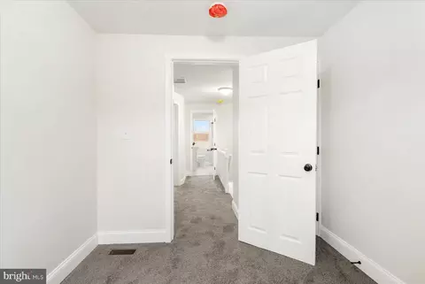 Entry Way - 908 Lenton Ave, Baltimore, MD 21212 photo 1 of 3