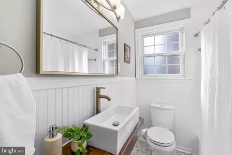 Bath - 4629 Briarclift Rd, Baltimore, MD 21229 photo 2 of 6