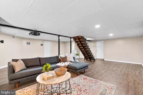 Living - 4629 Briarclift Rd, Baltimore, MD 21229 photo 6 of 8