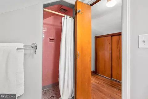 Bath - 4629 Briarclift Rd, Baltimore, MD 21229 photo 5 of 6