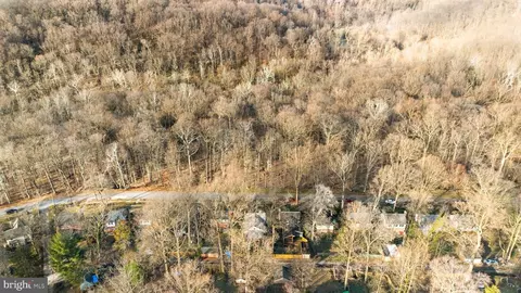 View/Area - 4629 Briarclift Rd, Baltimore, MD 21229 photo 2 of 9