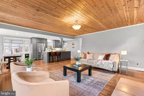Living - 4629 Briarclift Rd, Baltimore, MD 21229 photo 5 of 8
