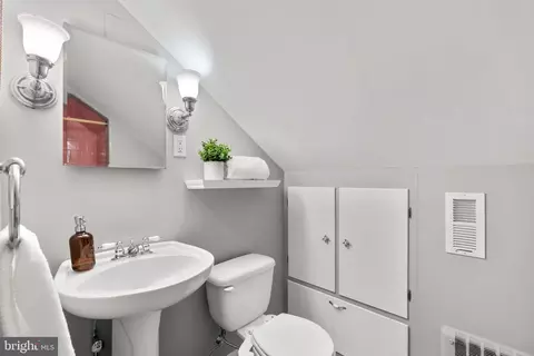 Bath - 4629 Briarclift Rd, Baltimore, MD 21229 photo 4 of 6