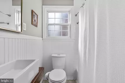 Bath - 4629 Briarclift Rd, Baltimore, MD 21229 photo 3 of 6