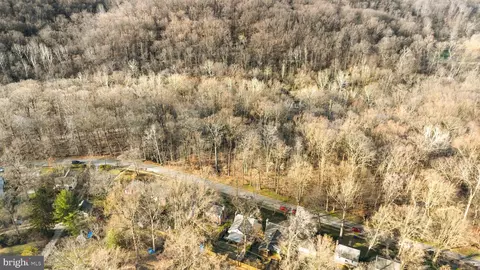 View/Area - 4629 Briarclift Rd, Baltimore, MD 21229 photo 1 of 9