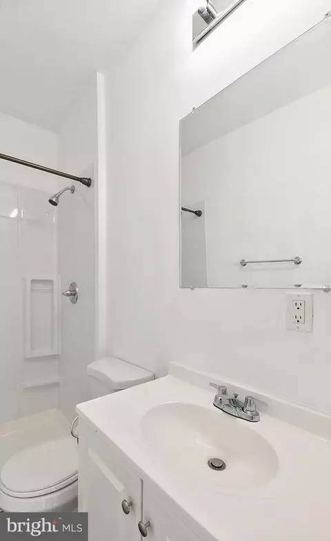 Bath - 1603 Appleton St, Baltimore, MD 21217 photo 1 of 5
