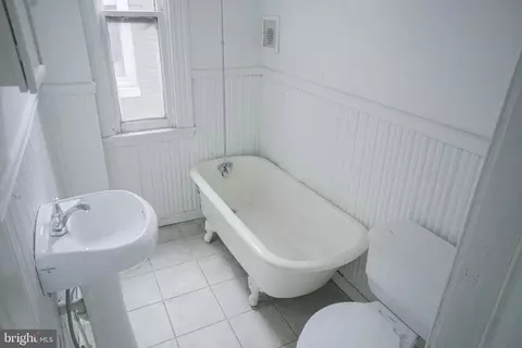 Bath - 308 E 22nd St, Baltimore, MD 21218 photo 3 of 4