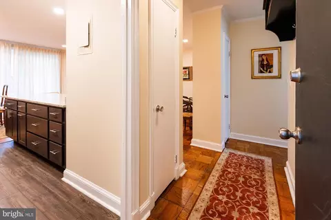 Entry Way - 21 Hamill Rd #21B, Baltimore, MD 21210 photo 3 of 3