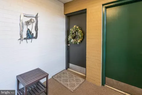 Entry Way - 21 Hamill Rd #21B, Baltimore, MD 21210 photo 1 of 3