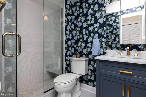 Bath - 21 Hamill Rd #21B, Baltimore, MD 21210 photo 1 of 3