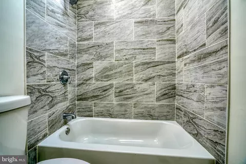 Bath - 3426 Lyndale Ave, Baltimore, MD 21213 photo 3 of 4