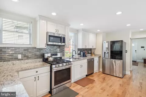 Entry Way - 2402 Allendale Rd, Baltimore, MD 21216 photo 5 of 8