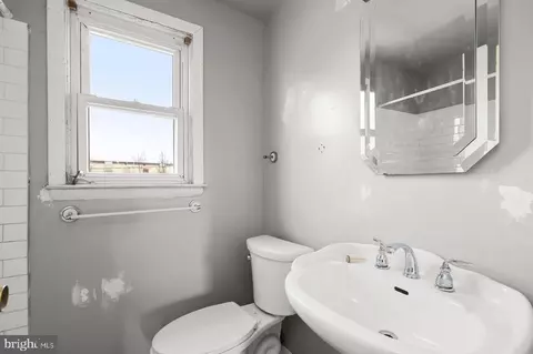 5240 Fredcrest Rd, Baltimore, MD 21229 photo 9