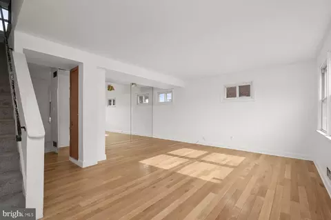 5240 Fredcrest Rd, Baltimore, MD 21229 photo 4