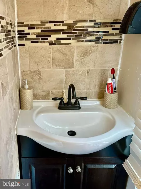 Bath - 126 S Kossuth St, Baltimore, MD 21229 photo 3 of 4