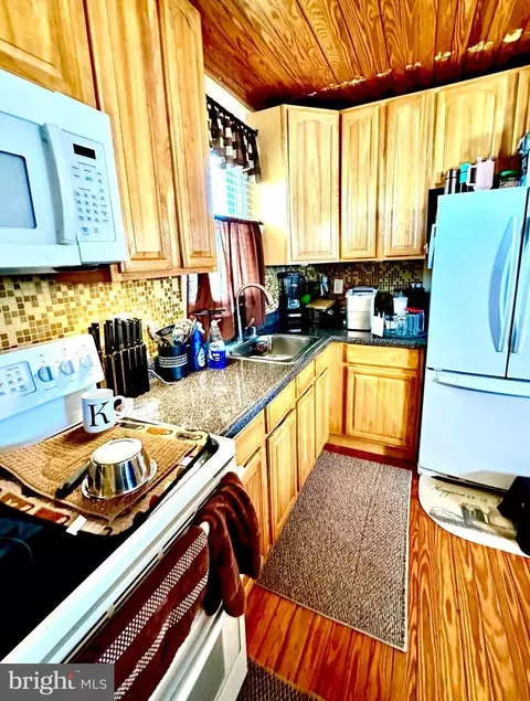 Kitchen - 126 S Kossuth St, Baltimore, MD 21229 photo 1 of 2