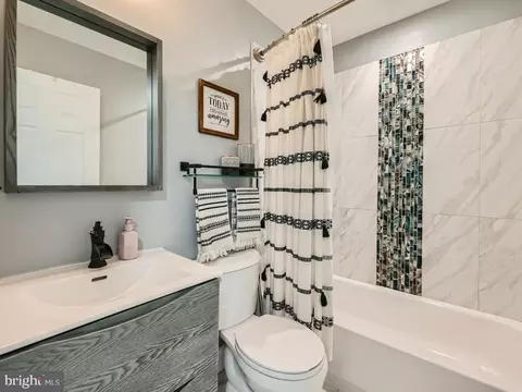Bath - 1333 James St, Baltimore, MD 21223 photo 3 of 4