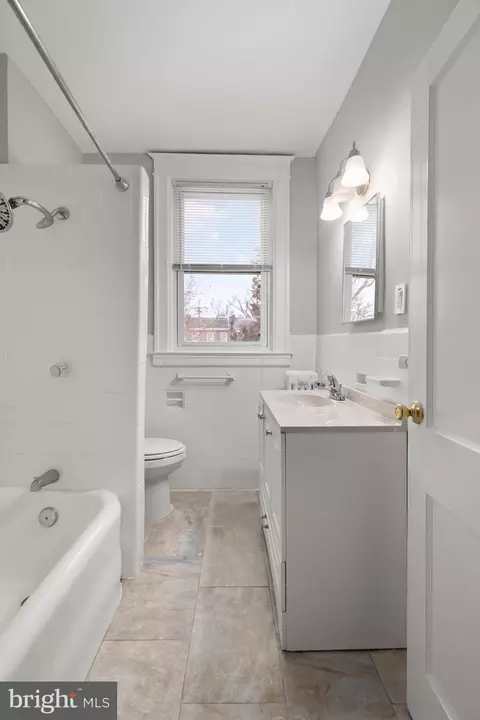 Bath - 3136 Sequoia Ave, Baltimore, MD 21215 photo 3 of 4