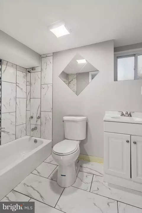 Bath - 3136 Sequoia Ave, Baltimore, MD 21215 photo 4 of 4