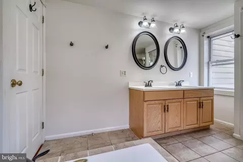 Bath - 3124 Odonnell St, Baltimore, MD 21224 photo 6 of 11