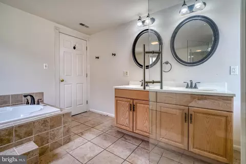 Bath - 3124 Odonnell St, Baltimore, MD 21224 photo 5 of 11