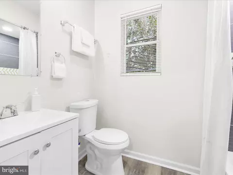 Bath - 5813 Simmonds Ave, Baltimore, MD 21215 photo 1 of 8