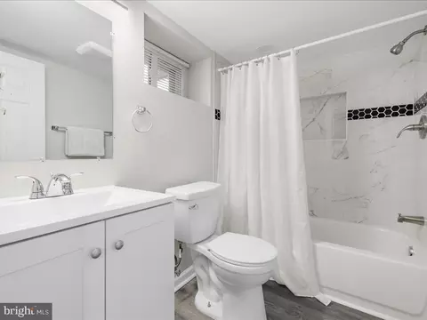 Bath - 5813 Simmonds Ave, Baltimore, MD 21215 photo 7 of 8