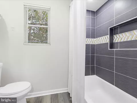 Bath - 5813 Simmonds Ave, Baltimore, MD 21215 photo 2 of 8
