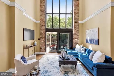 Living - 111 W Lee St, Baltimore, MD 21201 photo 2 of 5