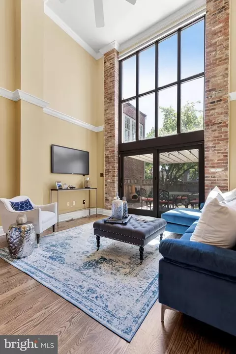 Living - 111 W Lee St, Baltimore, MD 21201 photo 3 of 5