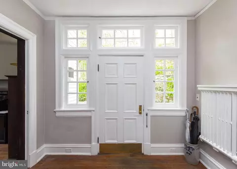 Entry Way - 103 Edgevale Rd, Baltimore, MD 21210 photo 5 of 12
