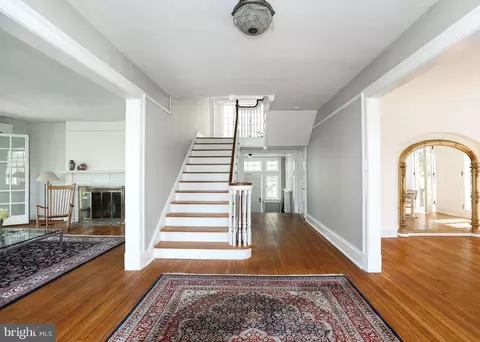 Entry Way - 103 Edgevale Rd, Baltimore, MD 21210 photo 3 of 12