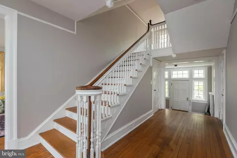 Entry Way - 103 Edgevale Rd, Baltimore, MD 21210 photo 6 of 12