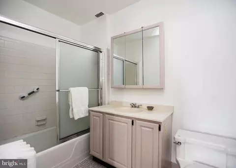 Bath - 103 Edgevale Rd, Baltimore, MD 21210 photo 3 of 6