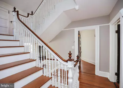 Entry Way - 103 Edgevale Rd, Baltimore, MD 21210 photo 9 of 12