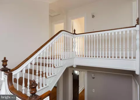 Entry Way - 103 Edgevale Rd, Baltimore, MD 21210 photo 10 of 12