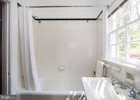 Bath - 103 Edgevale Rd, Baltimore, MD 21210 photo 4 of 6