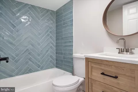Bath - 1428 Covington St, Baltimore, MD 21230 photo 3 of 12
