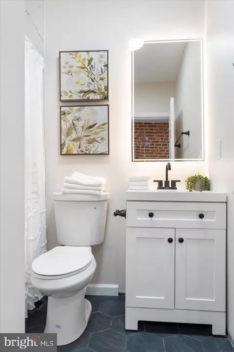 Bath - 1428 Covington St, Baltimore, MD 21230 photo 10 of 12