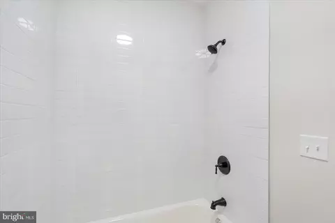 Bath - 1428 Covington St, Baltimore, MD 21230 photo 2 of 12