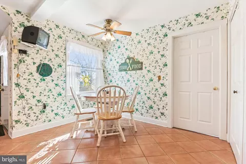 Dining - 209 Cedarcroft Rd, Baltimore, MD 21212 photo 6 of 7