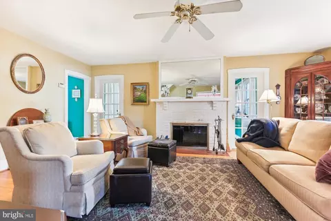 Living - 209 Cedarcroft Rd, Baltimore, MD 21212 photo 3 of 5