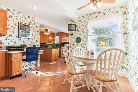 Dining - 209 Cedarcroft Rd, Baltimore, MD 21212 photo 4 of 7