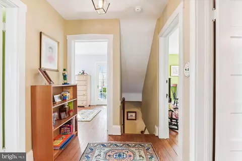 Entry Way - 209 Cedarcroft Rd, Baltimore, MD 21212 photo 2 of 4