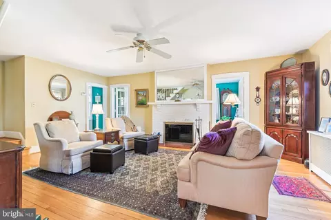 Living - 209 Cedarcroft Rd, Baltimore, MD 21212 photo 4 of 5