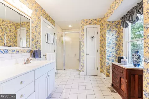 Bath - 209 Cedarcroft Rd, Baltimore, MD 21212 photo 1 of 3