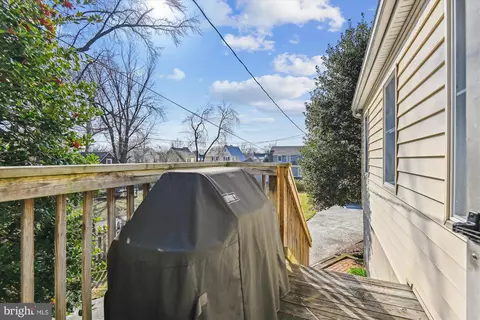 Exterior - 209 Cedarcroft Rd, Baltimore, MD 21212 photo 10 of 11