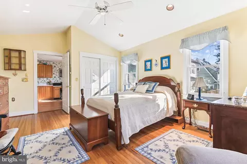 Bedroom - 209 Cedarcroft Rd, Baltimore, MD 21212 photo 4 of 14