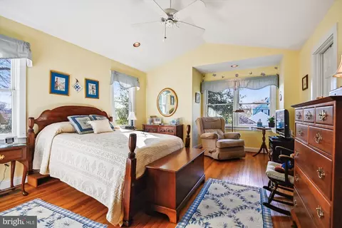 Bedroom - 209 Cedarcroft Rd, Baltimore, MD 21212 photo 5 of 14